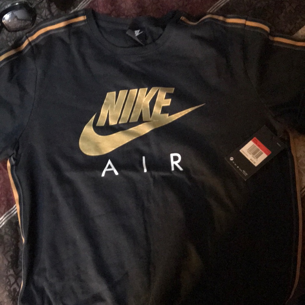 Men’s Nike shirt